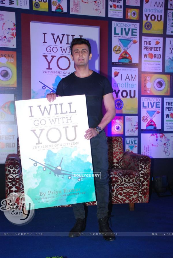 Sonu Niigam poses for the media at Priya Kumar's Book Launch