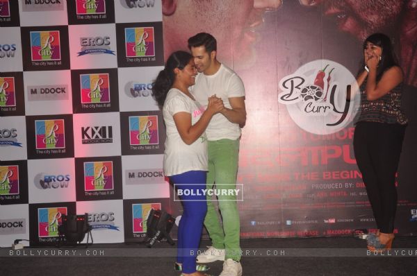 Varun Dhawan shakes a leg with a fan at the Promotions of Badlapur at R City Mall (356273)