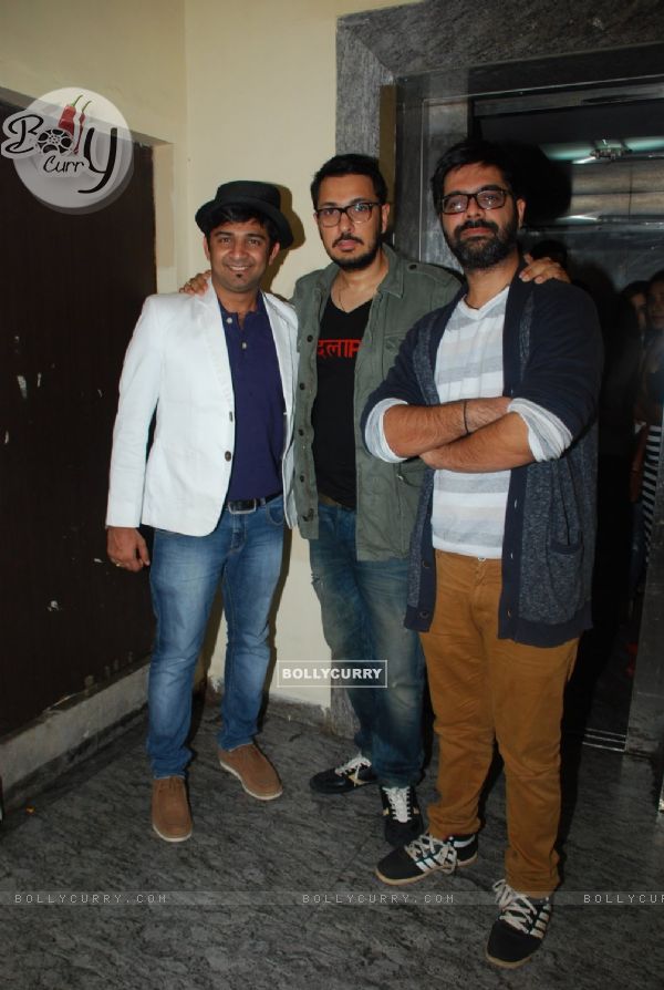 Dinesh Vijan and Rohit Dhawan pose for the media at the Special Screening of Badlapur (356325)