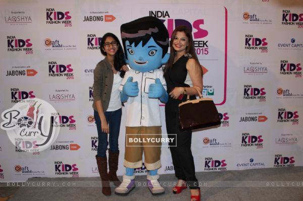 Deepshikha Nagpal poses with her daughter and Krishna at India Kids Fashion Week 2015