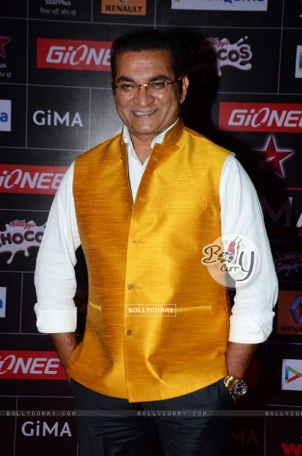 Abhijeet Bhattacharya poses for the media at GIMA Awards 2015
