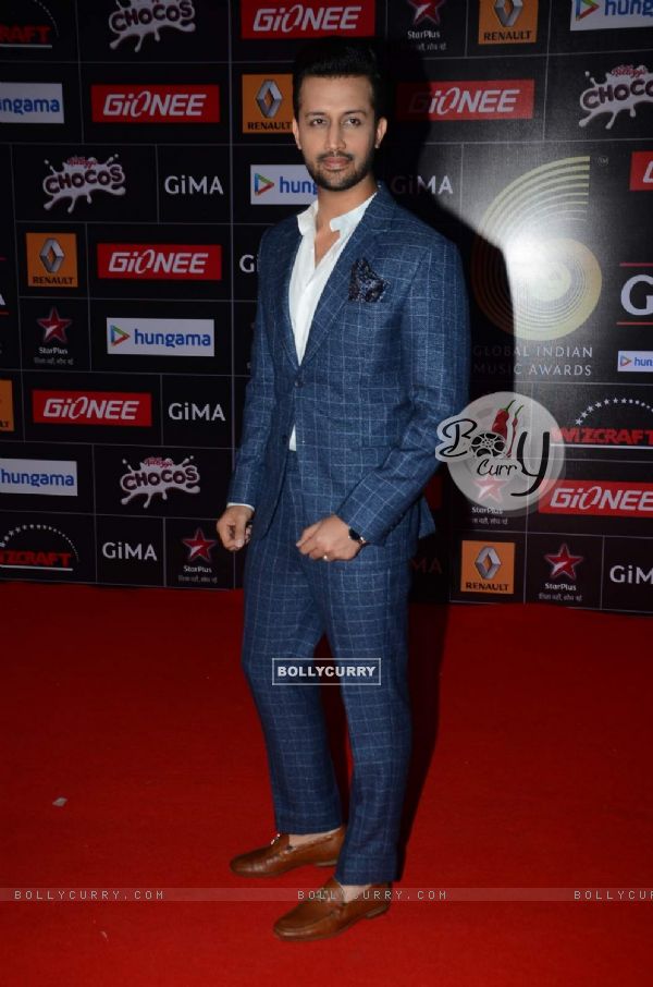 Atif Aslam poses for the media at GIMA Awards 2015