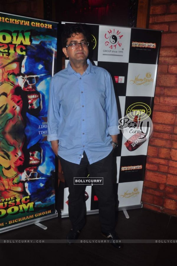 Prasoon Joshi poses for the media at Sonu Nigam and Bickram Ghosh's Album Launch