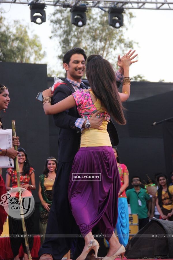 Sushant Singh Rajput performs with a fan at the Fashion Show Inspired by Detective Byomkesh Bakshy! (357055)