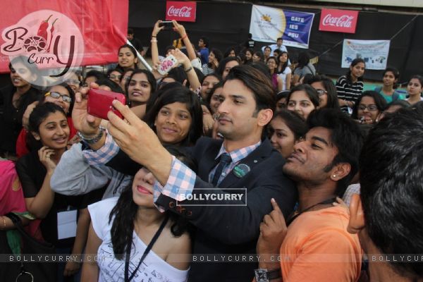 Sushant Singh Rajput clicks a selfie with fans at the Fashion Show (357059)