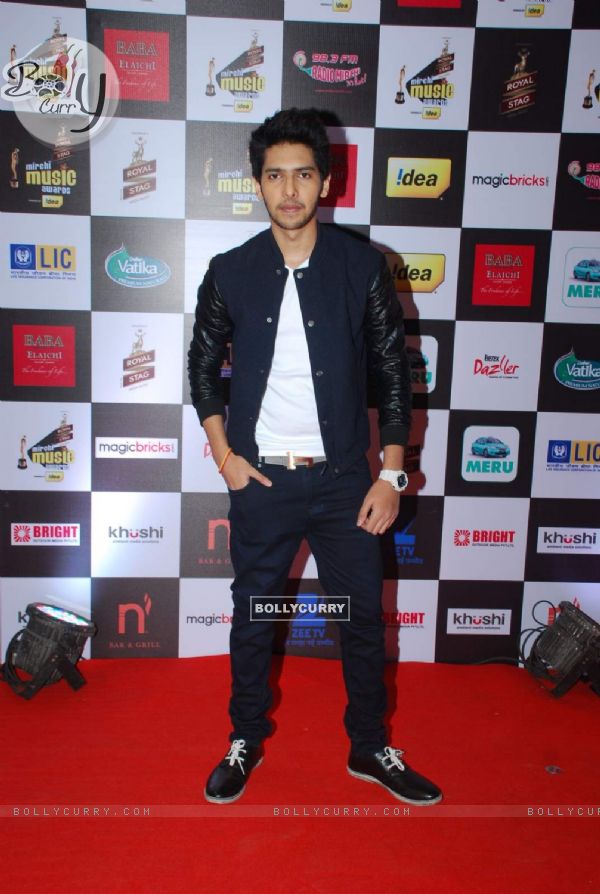 Armaan Malik poses for the media at Radio Mirchi Awards