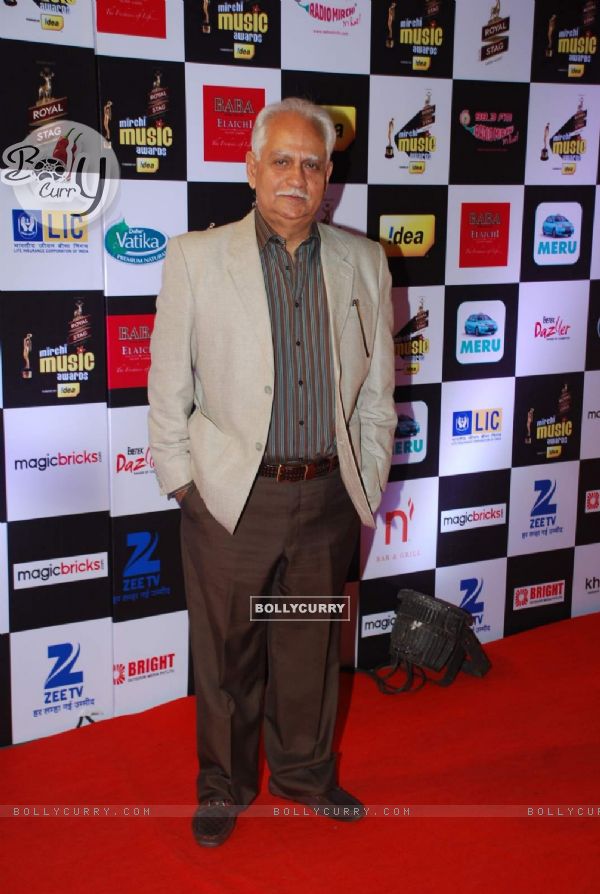 Ramesh Sippy poses for the media at Radio Mirchi Awards