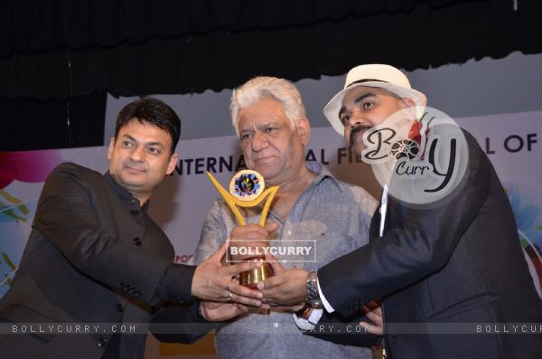 Om Puri Receives the Lifetime Achievement Award