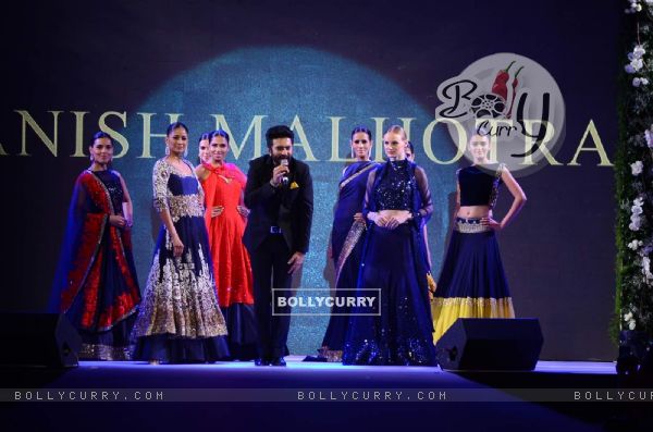 Shekhar Ravjiani performs at Fevicol Caring With Style