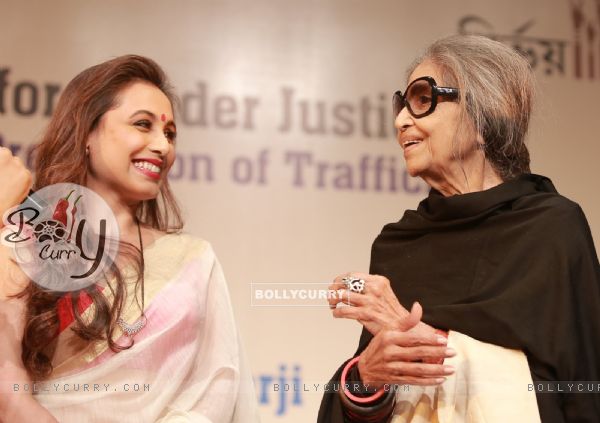 Rani Mukherjee Awarded by the National Institute of Gender Justice (358003)