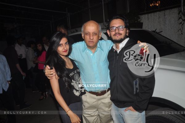 Mukesh Bhatt poses with his children at the First Look Launch of Mr. X (358070)