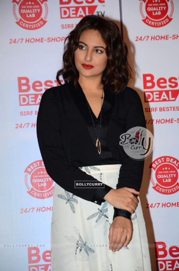 Sonakshi Sinha was snapped at the Launch of Shilpa Shetty's New Home Shop Venture