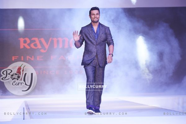 Randeep Hooda waves to the audience at the Launch of Raymond Linen