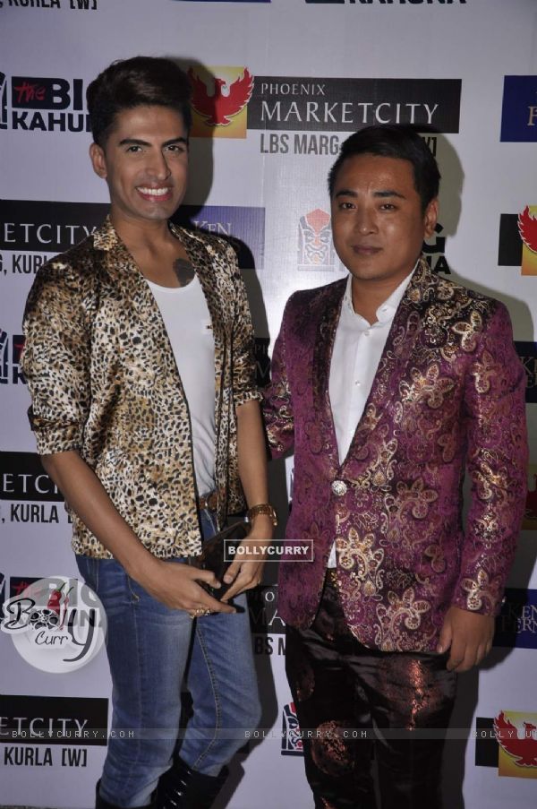 Sushant Divgikar poses with a friend at Ken Ferns 2015 Collection Bash