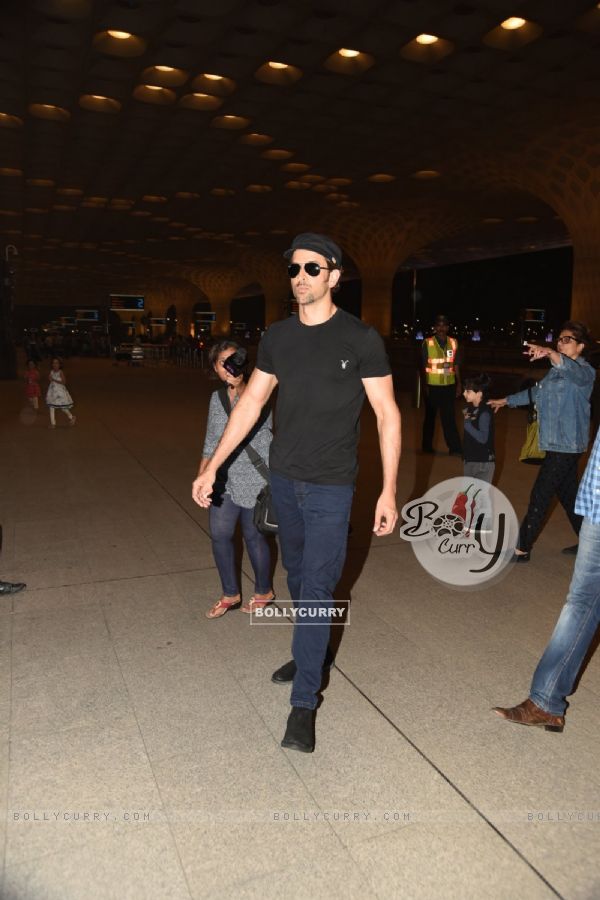 Hrithik Roshan was snapped at Airport while leaving for a family trip at Maldives