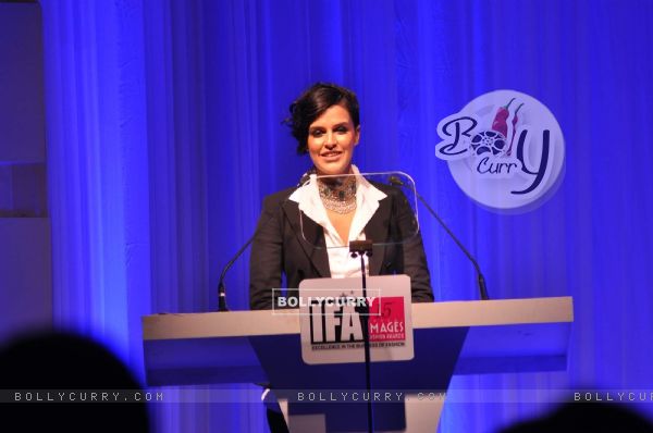 Neha Dhupia interacts with the audience at India Fashion Forum Awards 2015