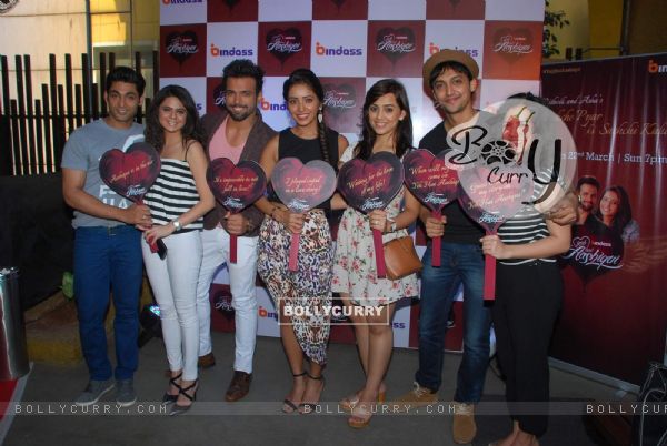 Celebs pose for the media at the Special Screening of Yeh Hai Aashiqui's Last Episode