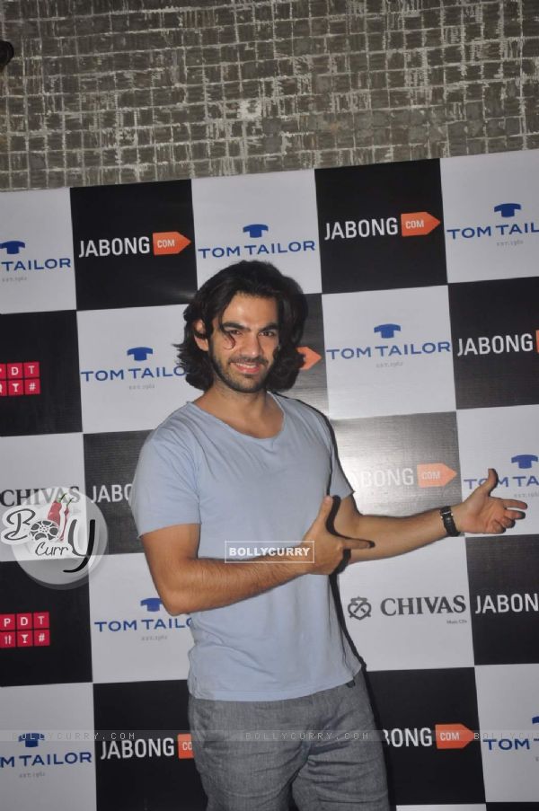 Karan V Grover poses for the media at Tom Tailor and Jabong Bash