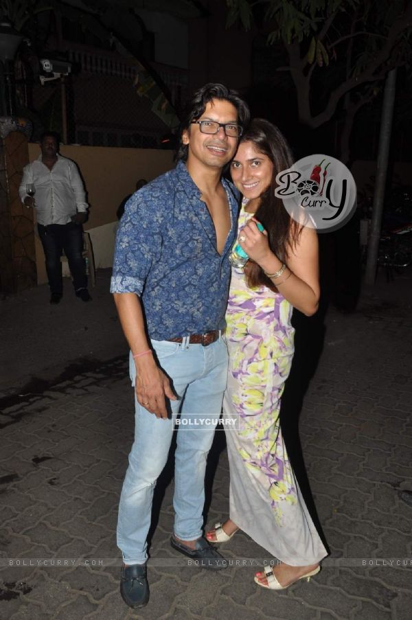 Shaan poses with wife Radhika Mukherjee at Karim Morani's Birthday Bash