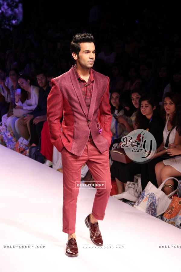 Rajkummar Rao walks for Kunal Anil Tanna at the Grand Finale of Lakme Fashion Week 2015