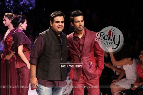 Rajkummar Rao walks for Kunal Anil Tanna at the Grand Finale of Lakme Fashion Week 2015