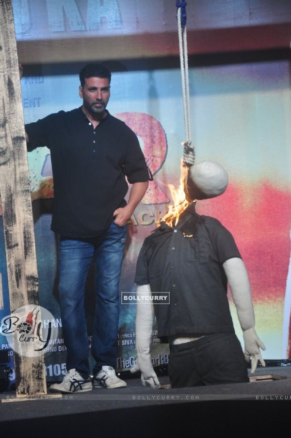 Akshay Kumar poses for the media at the Trailer Launch of Gabbar Is Back (359867)