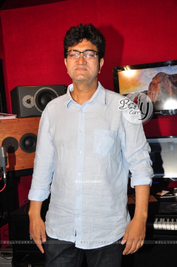 Prasoon Joshi poses for the media at the Music Launch of Margarita, with a Straw