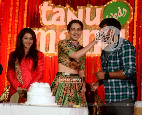 Kangana Ranaut feeds a piece of cake to R. Madhavan at the Poster Launch of Tanu Weds Manu Returns