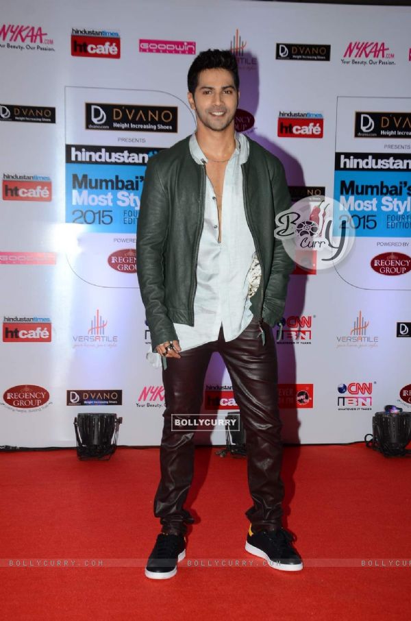Varun Dhawan poses for the media at HT Style Awards 2015