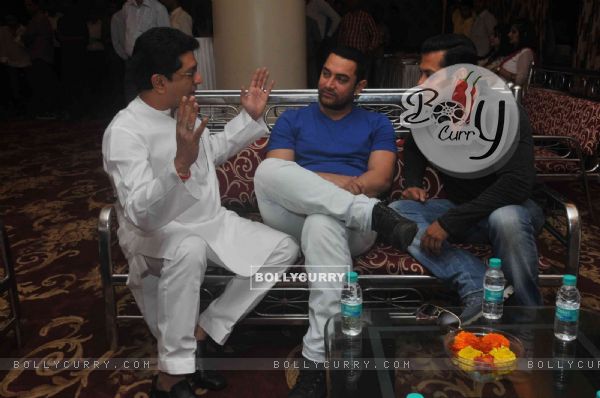 Raj Thackeray was snapped in conversation with Aamir Khan and Salman Khan at the Meet on Mumbai
