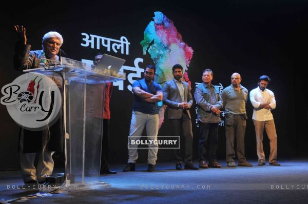 Javed Akhtar interacts with the audience during the Meet on Mumbai