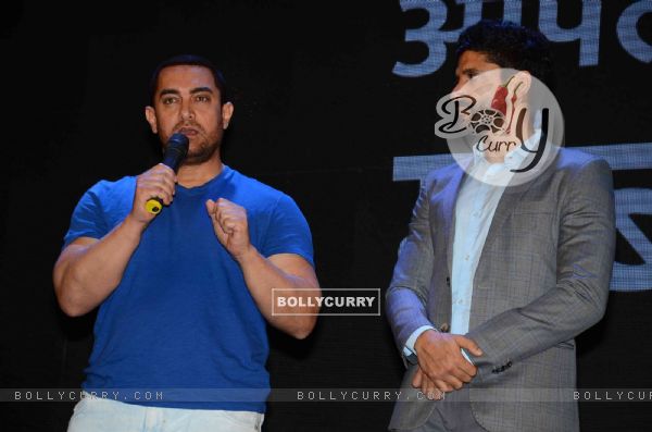 Aamir Khan interacts with the audience during the Meet on Mumbai