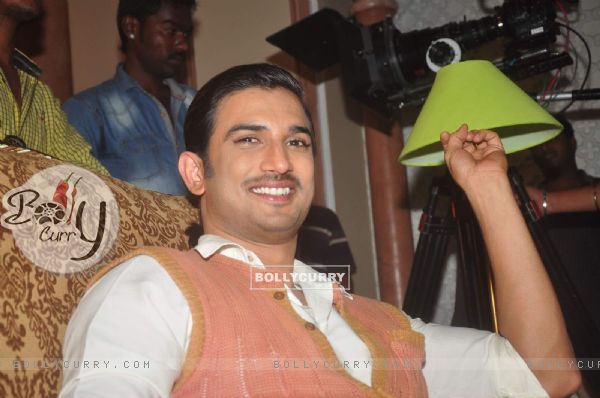 Sushant Singh Rajput smiles for the camera at the Promotions of Detective Byomkesh Bakshy! on CID (360520)