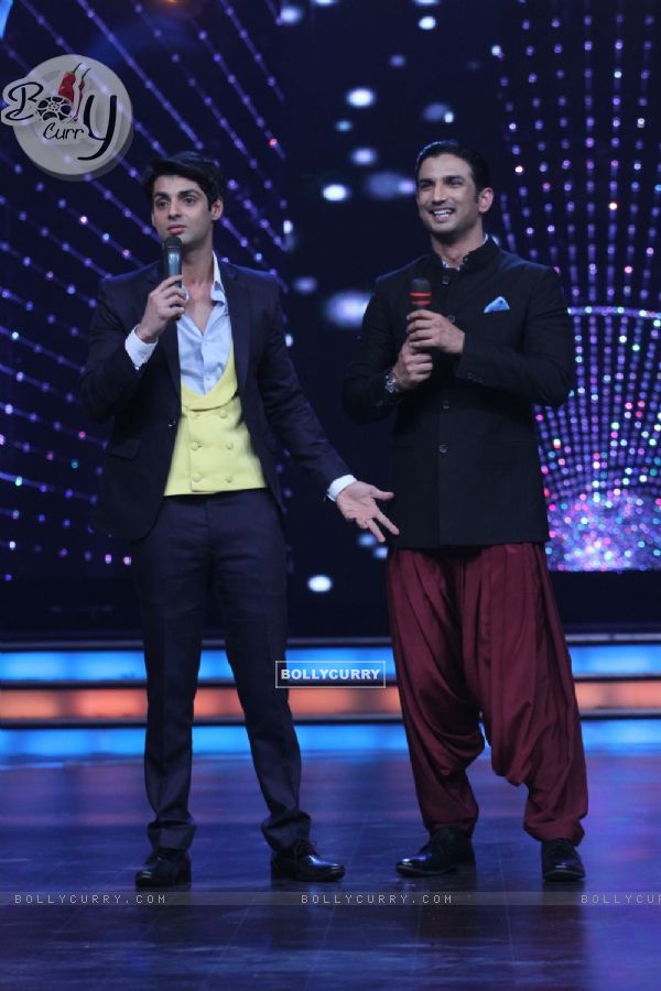 Sushant Singh Rajput interacts with the audience on Dance India Dance Super Moms