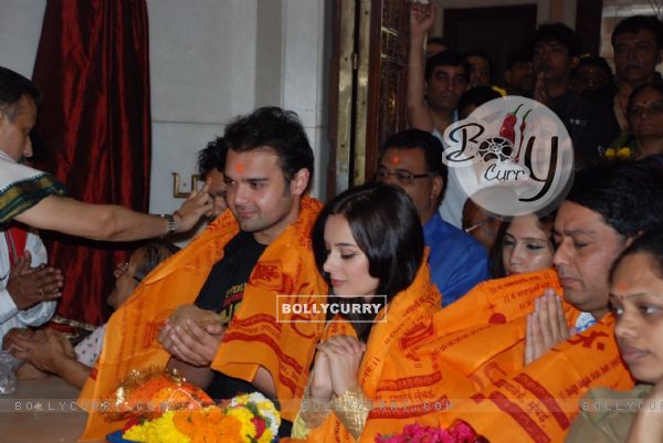 Evelyn Sharma and Mahaakshay Chakraborty seeks the blessings of almighty at Siddhivinayak Temple