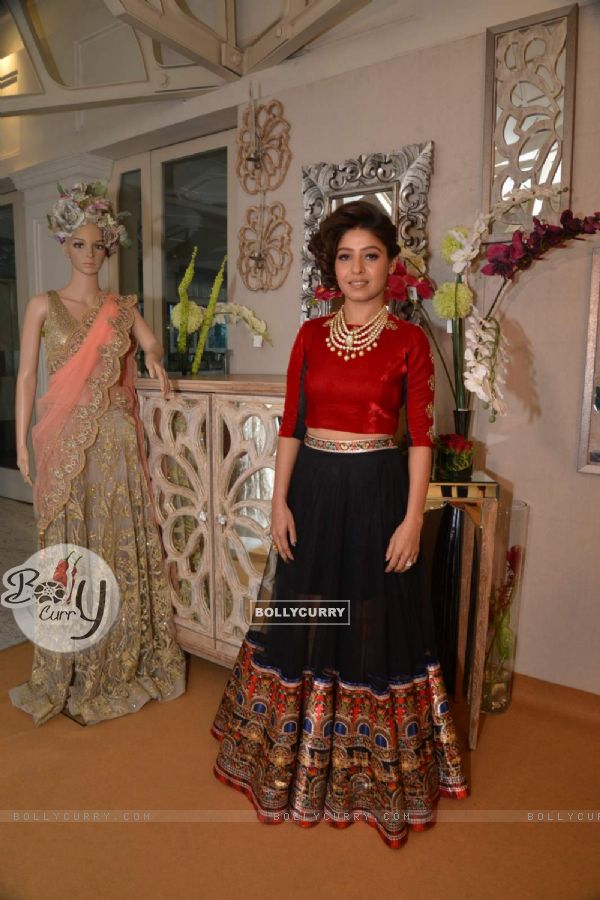 Sunidhi Chauhan poses for the media at Shane & Falguni Peacock Preview for Bridal Asia Show