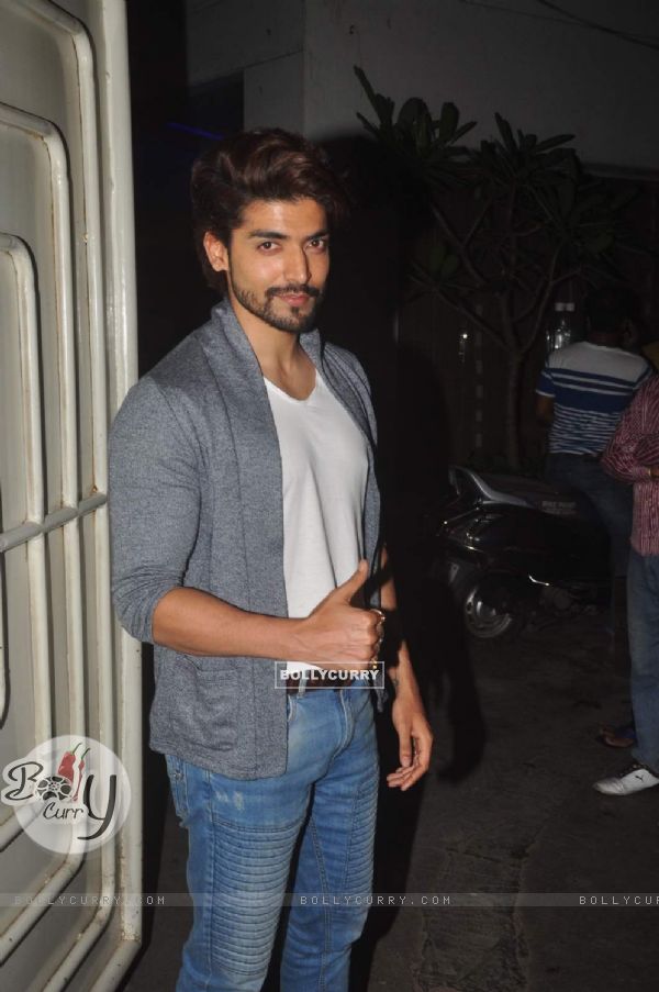Gurmeet Choudhary poses for the media at the Special Screening of Detective Byomkesh Bakshy! (360782)
