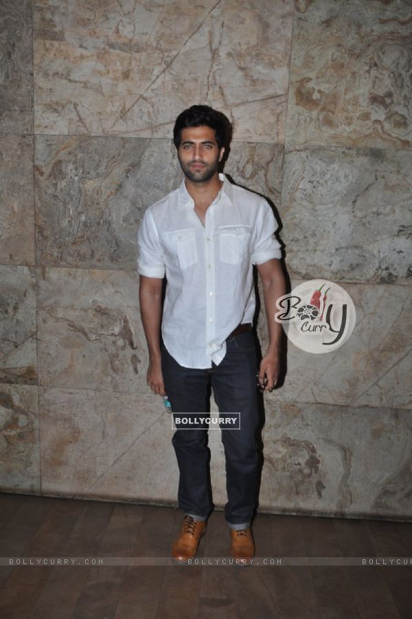 Akshay Oberoi poses for the media at the Special Screening of Detective Byomkesh Bakshy! (360860)