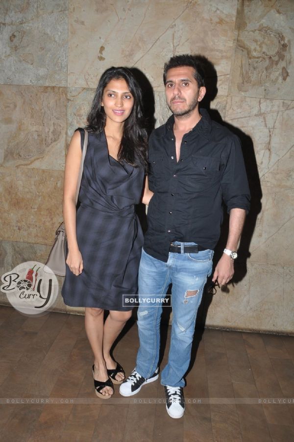 Ritesh Sidhwani poses with his wife at the Special Screening of Detective Byomkesh Bakshy! (360866)