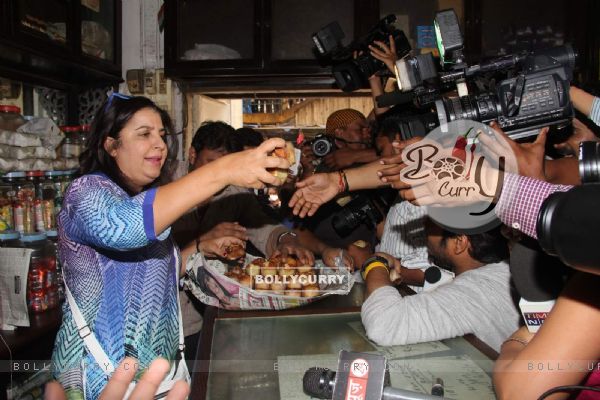 Farah Khan distributes muffins among the media at the Launch of Ritesh Batra's 'Poetic License'