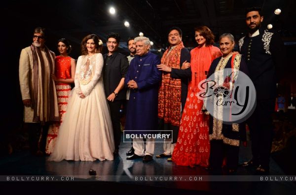 Manish Malhotra showcases his collection at 'Mijwan-The Legacy'