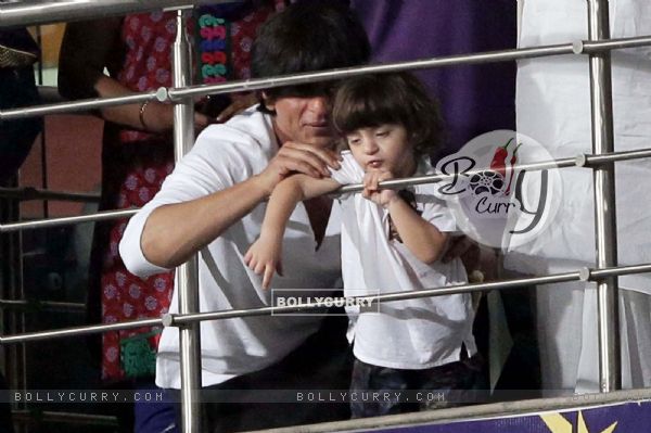Shah Rukh Khan snapped playing with Son AbRam at the 1st Match of KKR