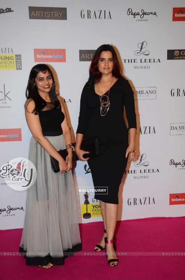 Sona Mohapatra with her Friend at Grazia Young Fashion Awards