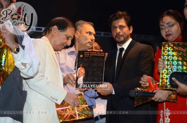 ShahRukh Khan at Dadasaheb Phalke Film Foundation Award