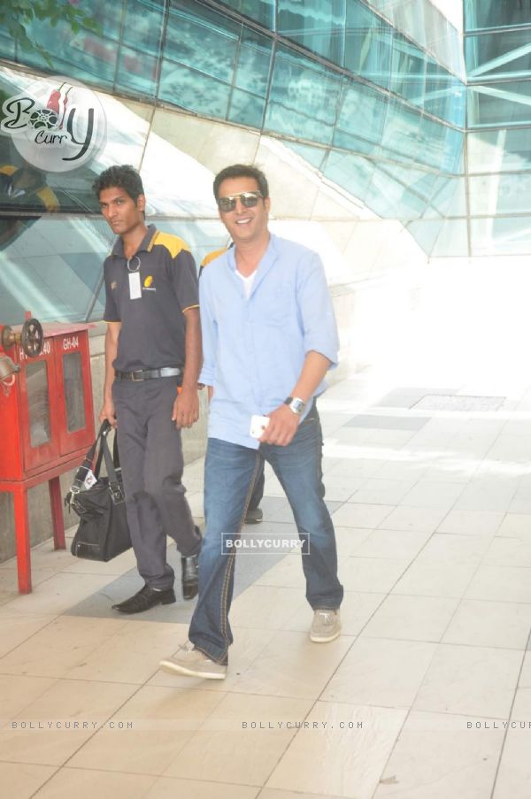 Jimmy Shergill Snapped at Airport