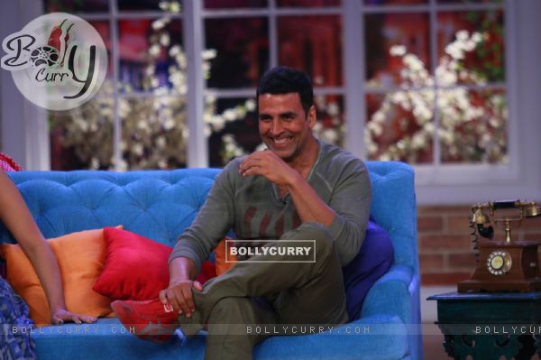 Akshay Kumar at the Promotions of Gabbar Is Back on Comedy Nights with Kapil