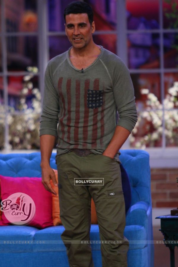 Akshay Kumar at the Promotions of Gabbar Is Back on Comedy Nights with Kapil (363003)