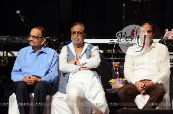 Celebs at Dinanath Mangeshkar Award