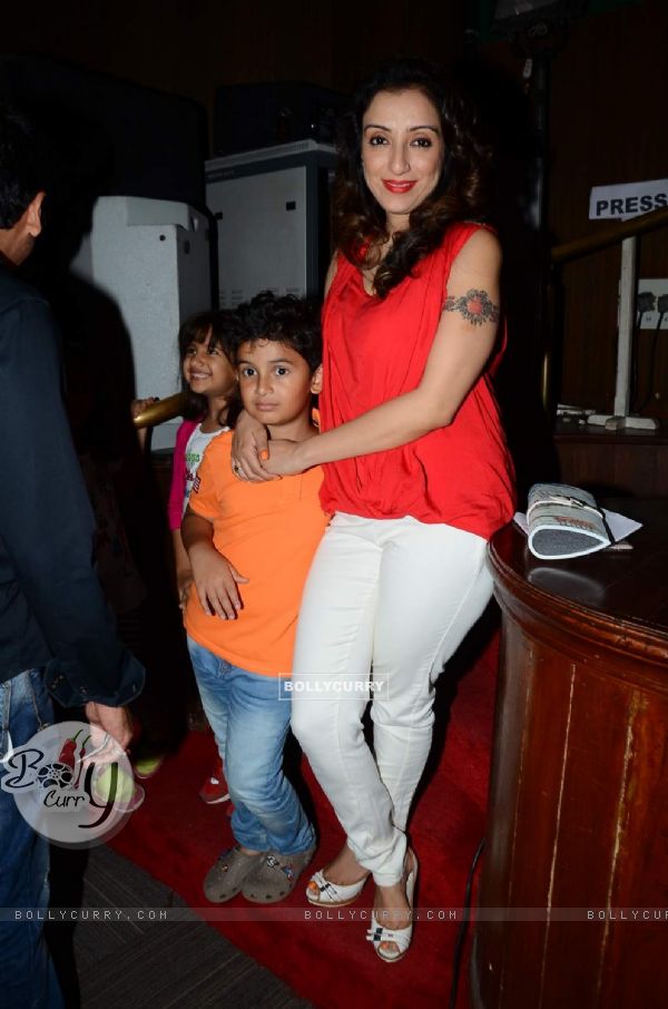 Madhurima Niigam at Dinanath Mangeshkar Award