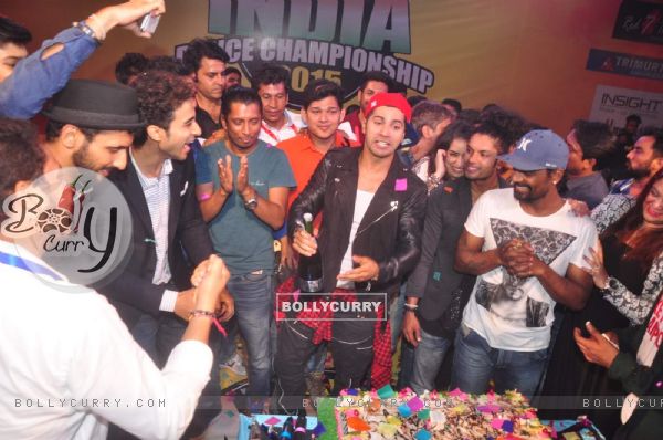 Varun Dhawan Cuts his Birthday Cake at All India Dance Championship